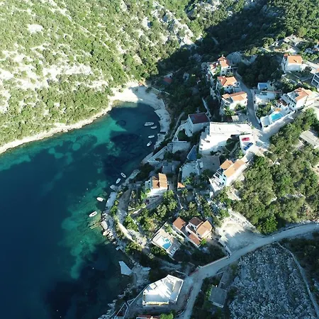 House Nena With Pool Vinišće