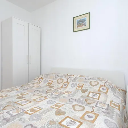 House Nena With Pool Vinišće