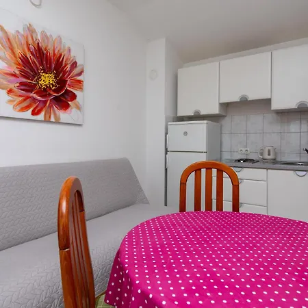 House Nena With Pool * Vinišće