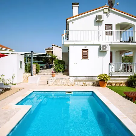 House Nena With Pool *