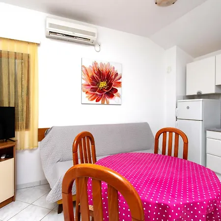 House Nena With Pool Vinišće